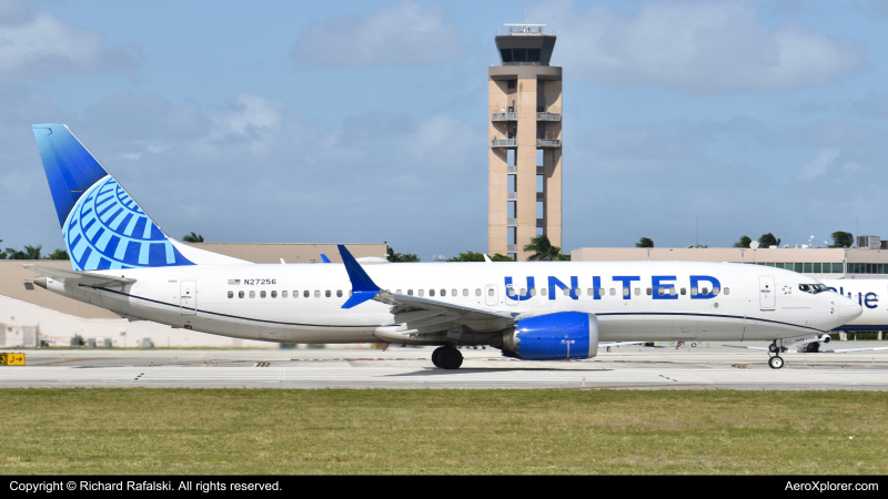 Photo of N27256 - United Airlines Boeing 737 MAX 8 at FLL on AeroXplorer Aviation Database