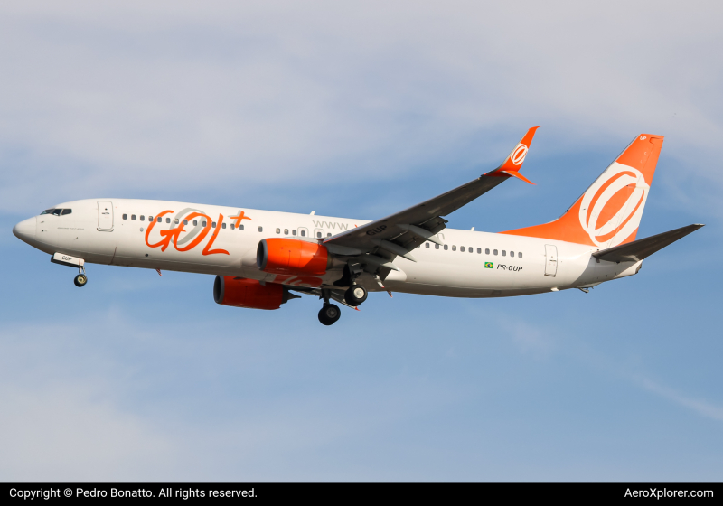 Photo of PR-GUP - GOL Linhas Aereas Boeing 737-800 at GRU on AeroXplorer Aviation Database
