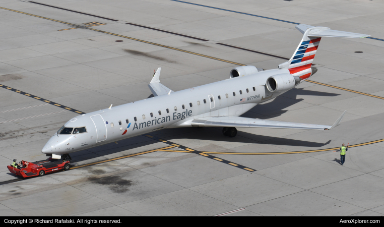 Photo of N774SK - SkyWest Airlines Mitsubishi CRJ-700 at PHX on AeroXplorer Aviation Database