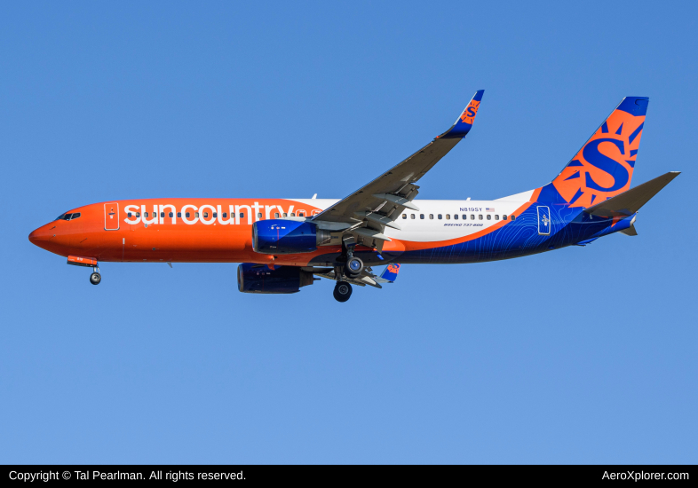 Photo of N819SY - Sun Country Airlines Boeing 737-800 at IAD on AeroXplorer Aviation Database