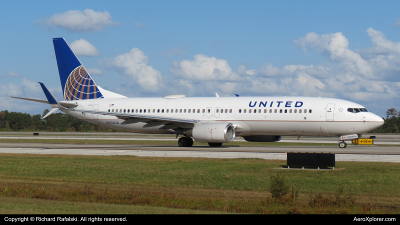 Photo of N35204 - United Airlines Boeing 737-800 at MCO on AeroXplorer Aviation Database