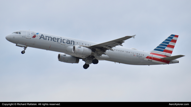 Photo of N978UY - American Airlines Airbus A321-200 at FLL on AeroXplorer Aviation Database