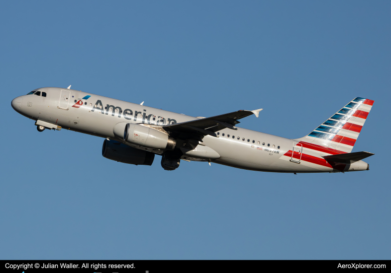 Photo of N657AW - American Airlines Airbus A320 at CLT on AeroXplorer Aviation Database