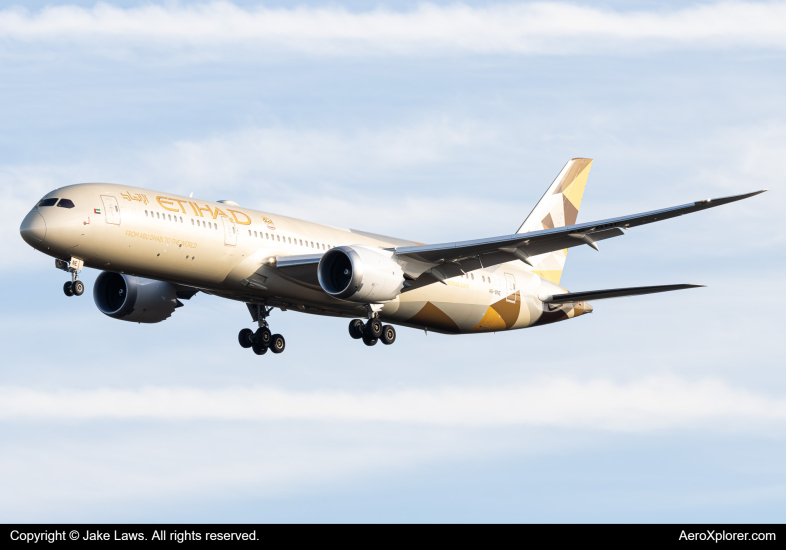 Photo of A6-BNE - Etihad Airways Boeing 787-9 at IAD on AeroXplorer Aviation Database