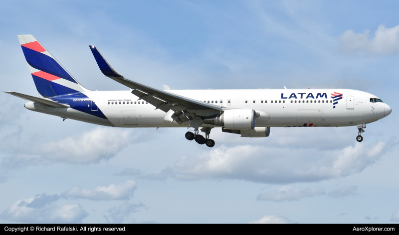 Photo of CC-CWV - LATAM Boeing 767-300ER at MIA on AeroXplorer Aviation Database