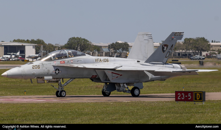 Photo of 165887 - US Navy Boeing F/A-18E/F Super Hornet at LAL on AeroXplorer Aviation Database