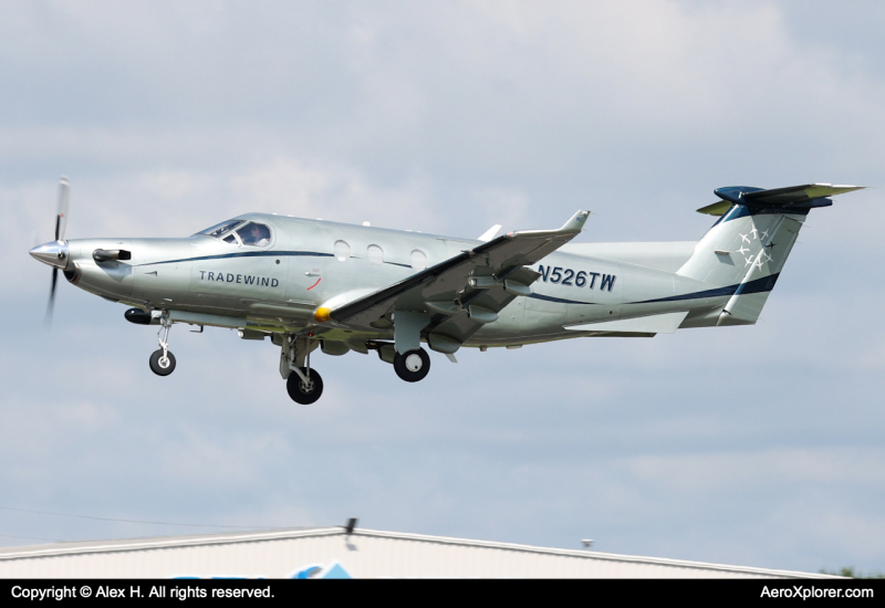 Photo of N526TW - Tradewind Pilatus PC-12 at OXC on AeroXplorer Aviation Database