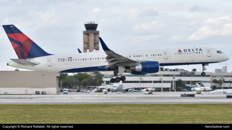 Photo of N696DL - Delta Airlines Boeing 757-200 at FLL on AeroXplorer Aviation Database