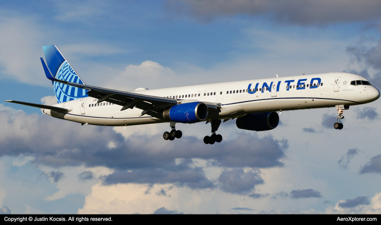 Photo of N57863 - United Airlines Boeing 757-300 at TPA on AeroXplorer Aviation Database