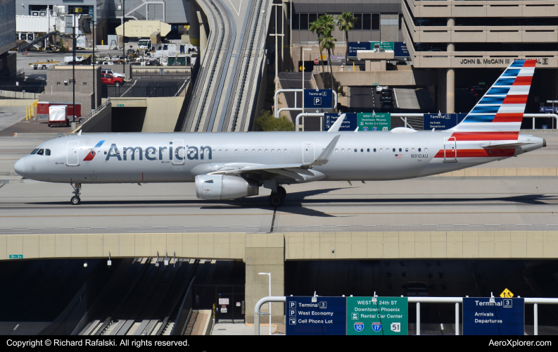 Photo of N910AU - American Airlines Airbus A321-200 at PHX on AeroXplorer Aviation Database