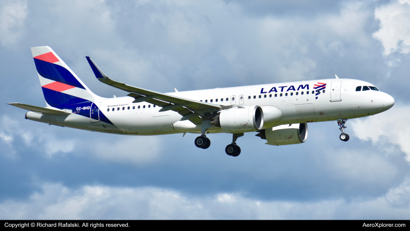 Photo of CC-BHD - LATAM Airbus A320NEO at MCO on AeroXplorer Aviation Database