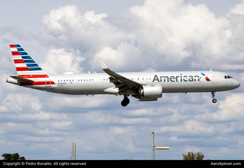 Photo of N409AA - American Airlines Airbus A321NEO at MIA on AeroXplorer Aviation Database