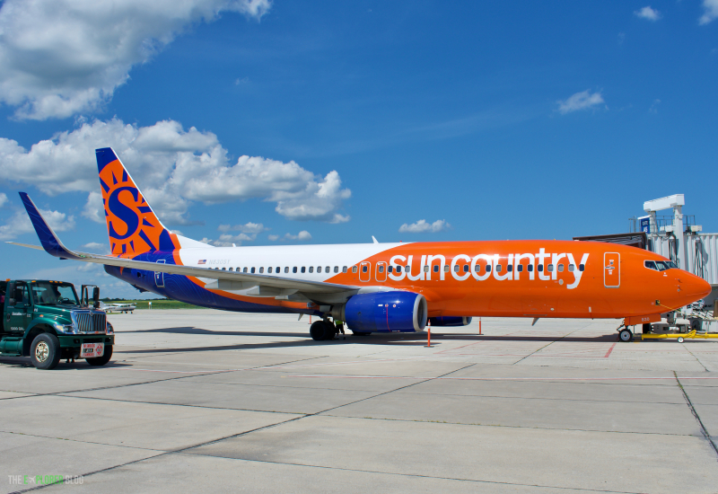 Photo of N830SY - Sun Country Airlines Boeing 737-800 at GRB on AeroXplorer Aviation Database