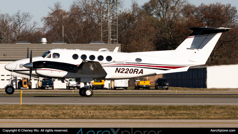 Photo of N220RA - PRIVATE Beech B200 Super King Air at PTK on AeroXplorer Aviation Database