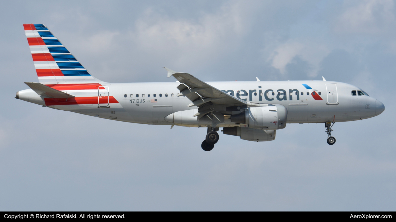 Photo of N712US - American Airlines Airbus A319 at MIA on AeroXplorer Aviation Database