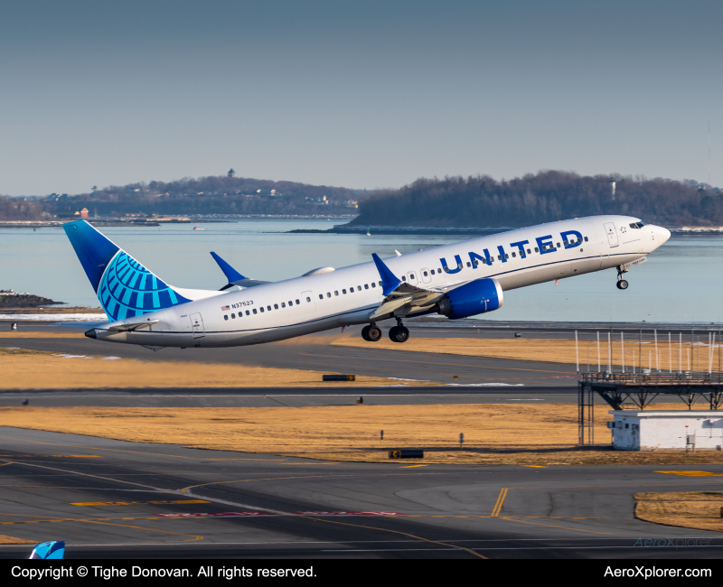 Photo of N37523 - United Airlines Boeing 737 MAX 9 at BOS on AeroXplorer Aviation Database