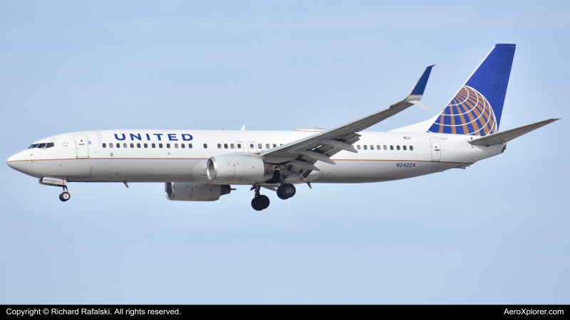 Photo of N24224 - United Airlines Boeing 737-800 at ORD on AeroXplorer Aviation Database