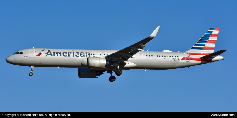 Photo of N426AN - American Airlines Airbus A321NEO at MCO on AeroXplorer Aviation Database