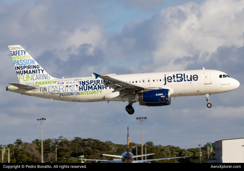 Photo of N598JB - JetBlue Airways Airbus A320 at FLL on AeroXplorer Aviation Database