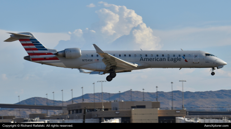 Photo of N754SK - American Eagle Mitsubishi CRJ-700 at PHX on AeroXplorer Aviation Database