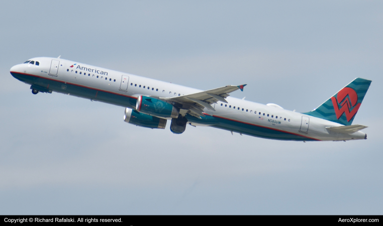 Photo of N580UW - American Airlines Airbus A321-200 at ORD on AeroXplorer Aviation Database