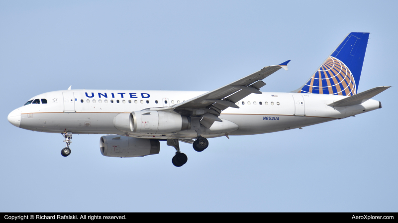 Photo of N852UA - United Airlines Airbus A319 at ORD on AeroXplorer Aviation Database