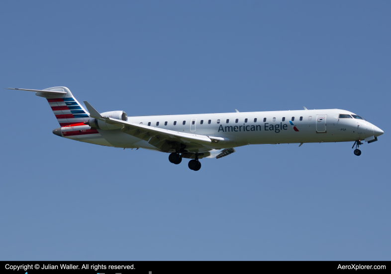 Photo of N525AE - American Eagle Mitsubishi CRJ-700 at DCA on AeroXplorer Aviation Database