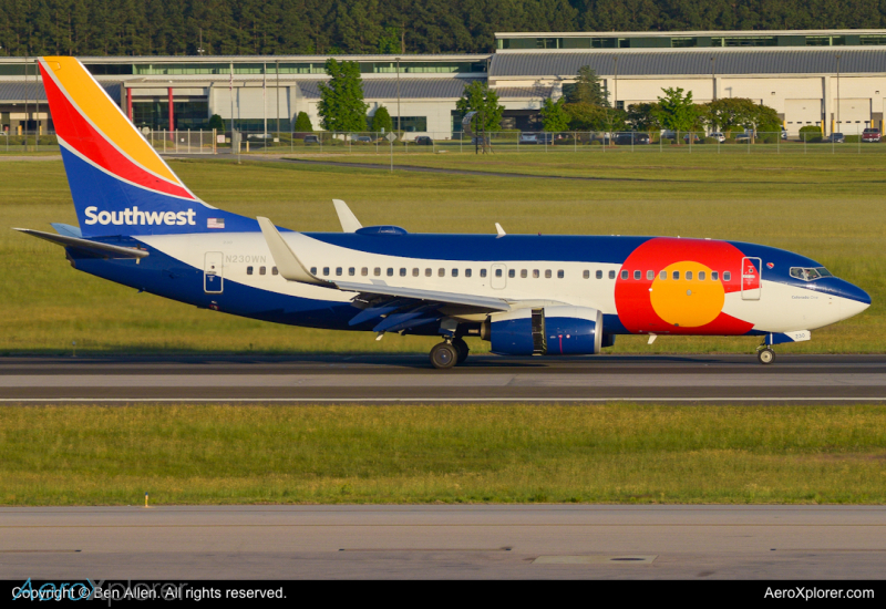 Photo of N320WN - Southwest Airlines Boeing 737-700 at RDU on AeroXplorer Aviation Database
