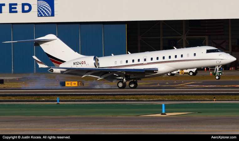 Photo of N124QS - NetJets Bombardier BD-700-1A11 Global 5500 at TPA on AeroXplorer Aviation Database