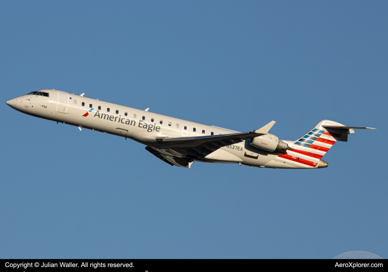 Photo of N537EA - American Eagle Mitsubishi CRJ-700 at CLT on AeroXplorer Aviation Database