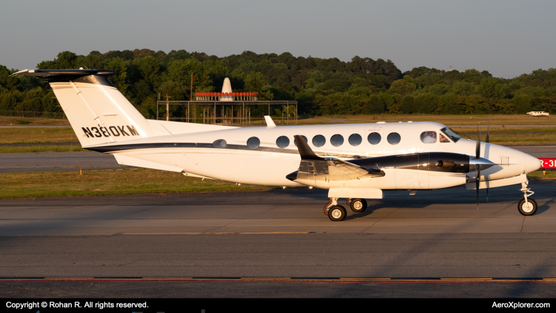 Photo of N380KM - PRIVATE Beechcraft King Air 350 at PDK on AeroXplorer Aviation Database