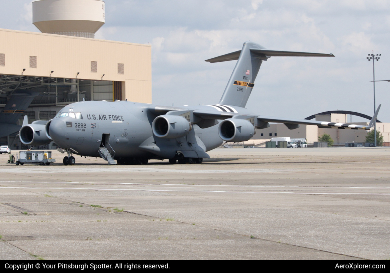 Photo of 92-3292 - USAF - United States Air Force Boeing C-17 Globemaster III at PIT on AeroXplorer Aviation Database