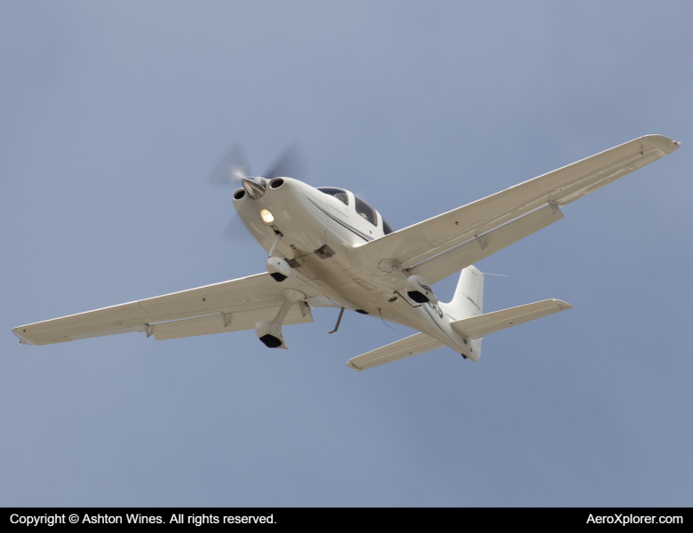 Photo of N122AS - PRIVATE Cirrus SR-22 at SRQ on AeroXplorer Aviation Database