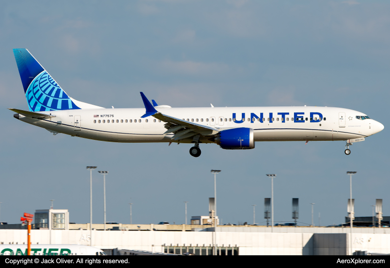 Photo of N77575 - United Airlines Boeing 737 MAX 9 at CLE on AeroXplorer Aviation Database