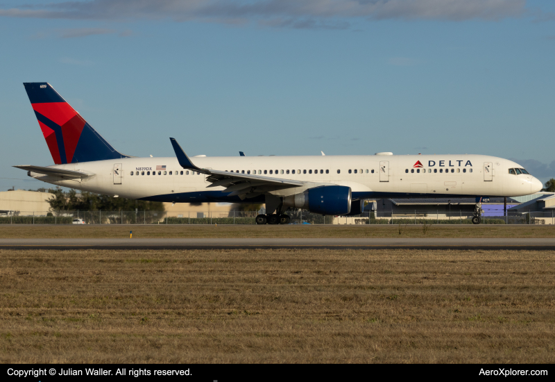 Photo of N819DX - Delta Airlines Boeing 757-200 at MSY on AeroXplorer Aviation Database