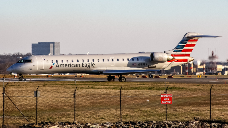 Photo of N535EA - American Eagle Mitsubishi CRJ-200 at DCA on AeroXplorer Aviation Database