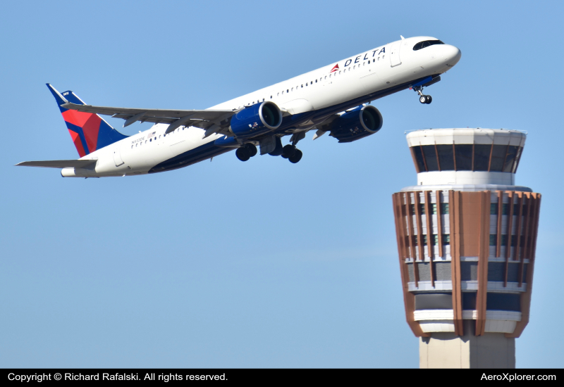 Photo of N512DE - Delta Airlines Airbus A321NEO at PHX on AeroXplorer Aviation Database