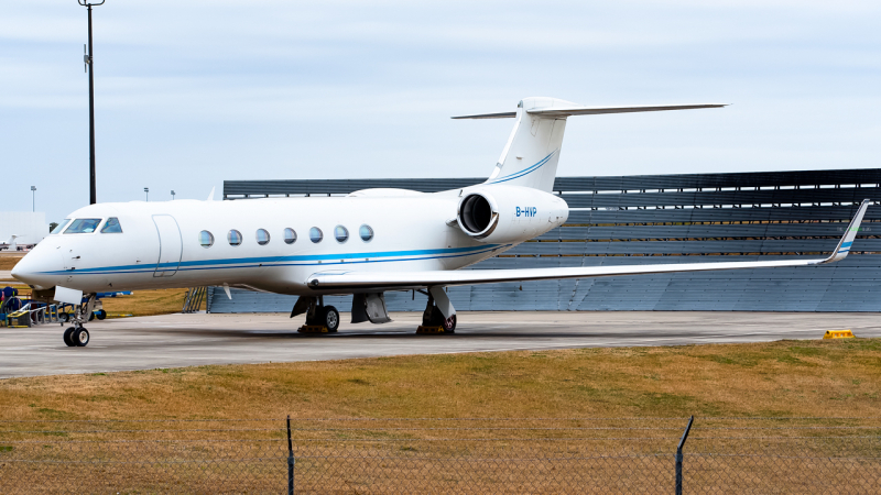 Photo of B-HVP - PRIVATE Gulfstream G550 at SAV on AeroXplorer Aviation Database