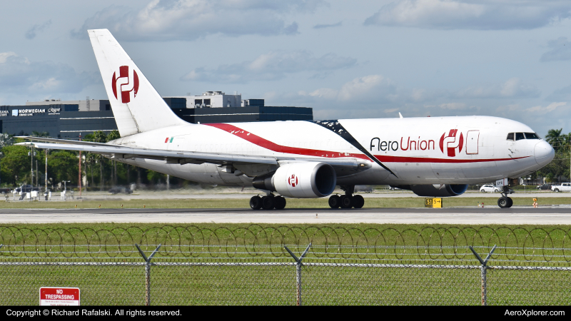 Photo of XA-EFR - AeroUnion Boeing 767-200F at MIA on AeroXplorer Aviation Database