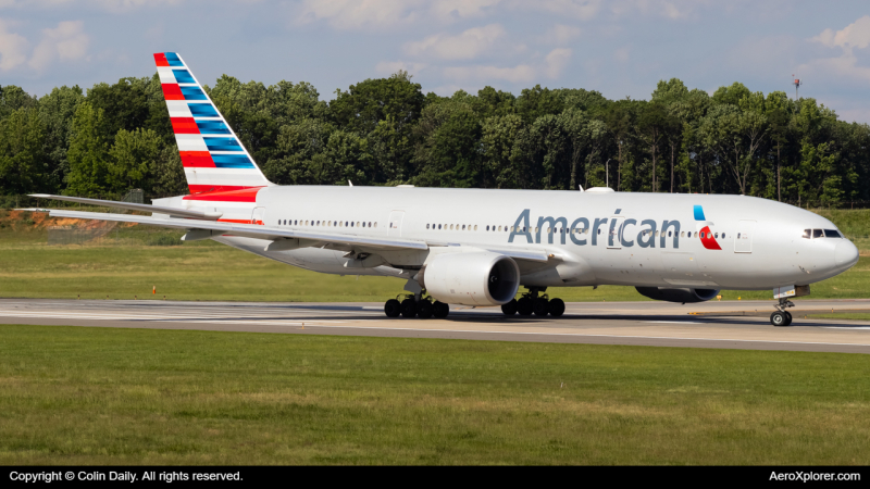 Photo of N752AN - American Airlines Boeing 777-200ER at CLT on AeroXplorer Aviation Database
