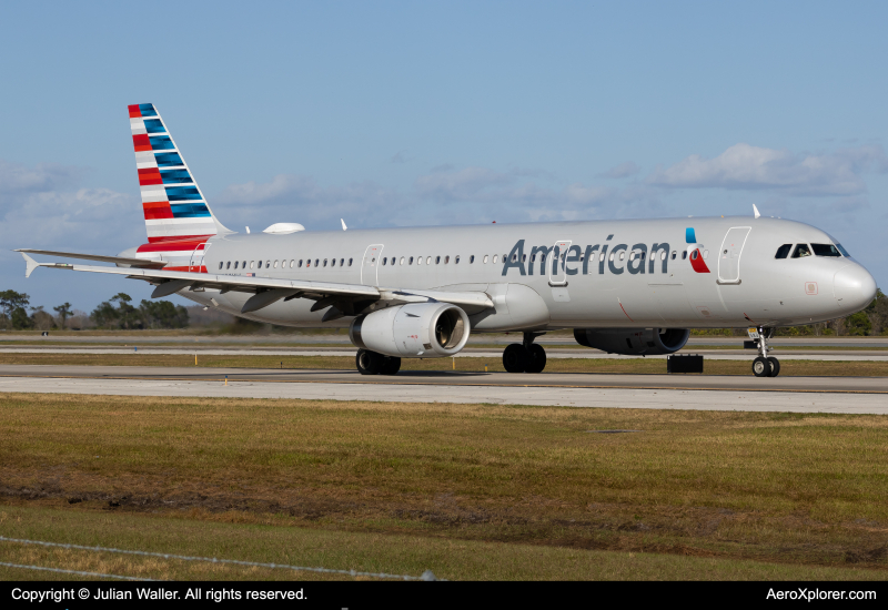Photo of N583UW - American Airlines Airbus A321-200 at MCO on AeroXplorer Aviation Database