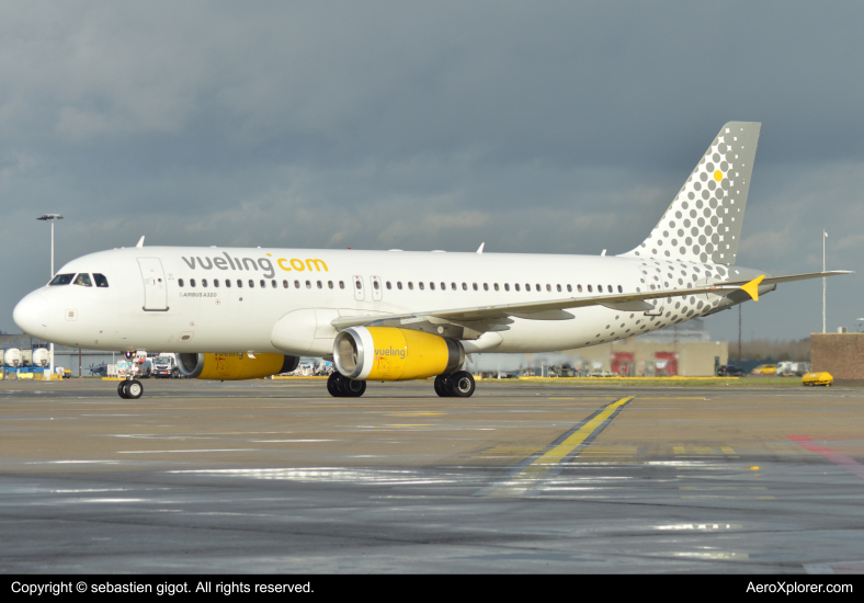 Photo of EC-MVN - Vueling Airbus A320 at BRU on AeroXplorer Aviation Database