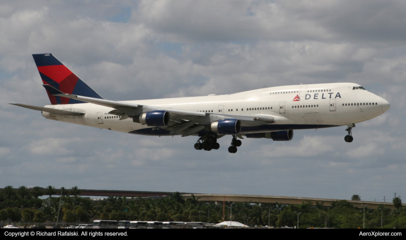 Photo of N665US - Delta Airlines Boeing 747-400 at FLL on AeroXplorer Aviation Database