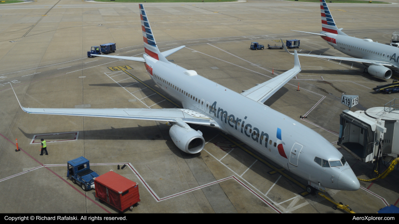 Photo of N830NN - American Airlines Boeing 737-800 at DFW on AeroXplorer Aviation Database
