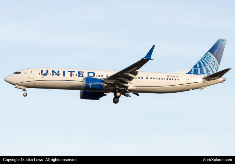 Photo of N77576 - United Airlines Boeing 737 MAX 9 at IAD on AeroXplorer Aviation Database