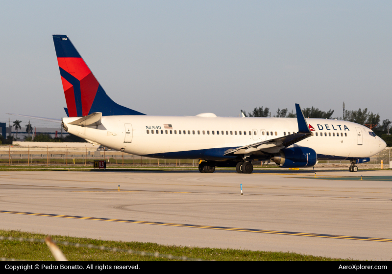 Photo of N3764D - Delta Airlines Boeing 737-800 at FLL on AeroXplorer Aviation Database