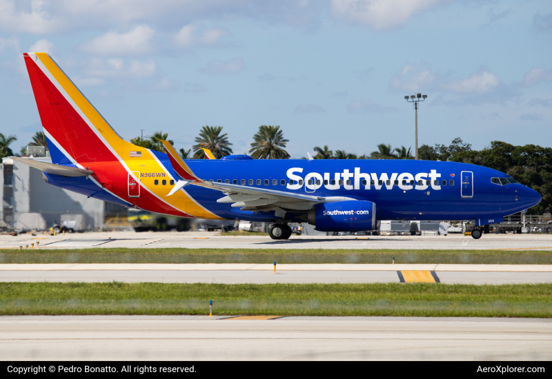 Photo of N966WN - Southwest Airlines Boeing 737-700 at FLL on AeroXplorer Aviation Database