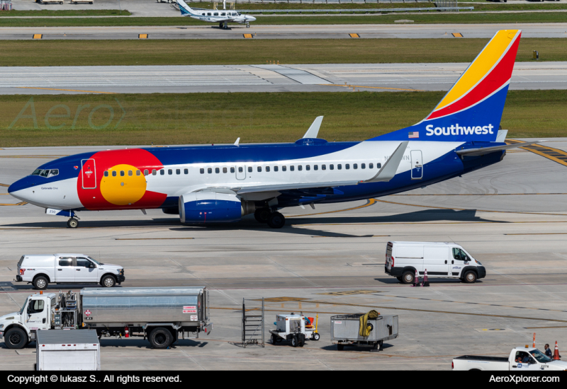 Photo of N230WN - Southwest Airlines Boeing 737-700 at FLL on AeroXplorer Aviation Database