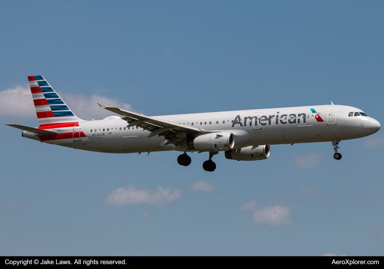 Photo of N546UW - American Airlines Airbus A321-200 at DCA on AeroXplorer Aviation Database