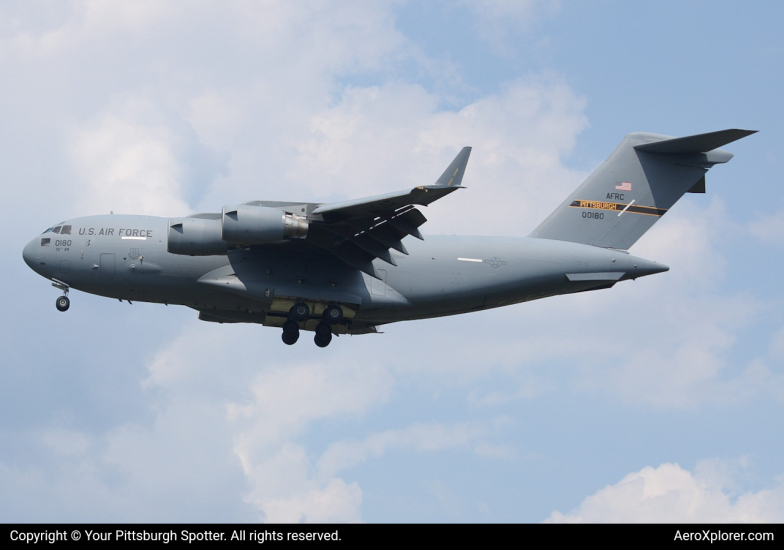 Photo of 00-0180 - USAF - United States Air Force Boeing C-17 Globemaster III at PIT on AeroXplorer Aviation Database